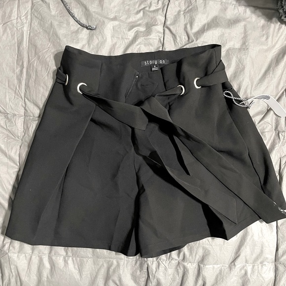 Black dressy shorts - Picture 2 of 4